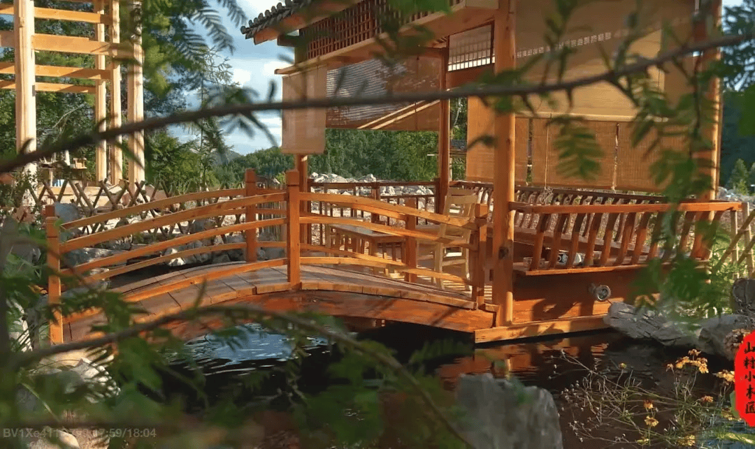 男版李子柒回18线家乡火了徒手造三层楼古风小院给老婆做口红香闺床惹