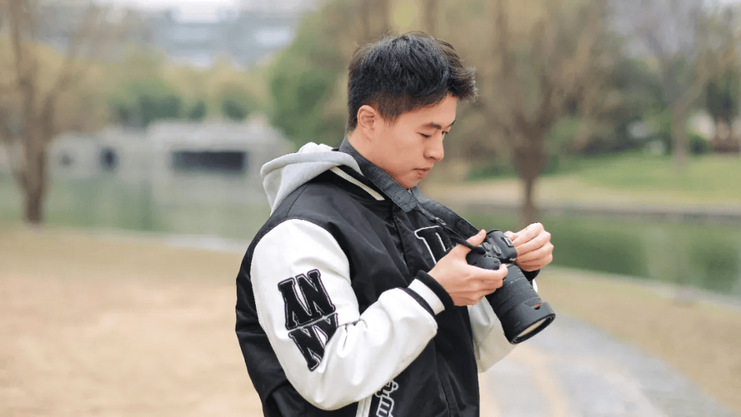 打着爵士鼓还能写科幻这个隔壁家的学霸刚刚参加了联合国大会