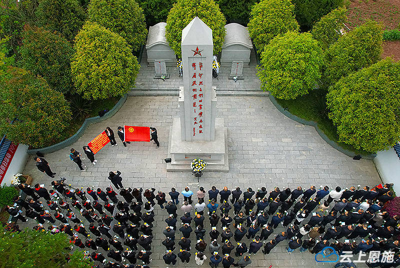 祭扫烈士墓图片图片