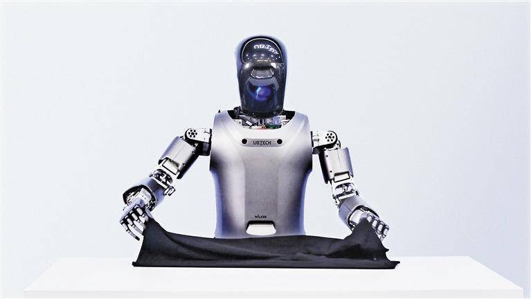 记者从优必选获悉,优必选近日已确定与百度携手合作,尝试让人形机器人