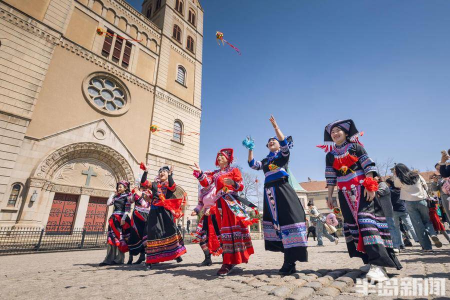 喜迎三月三广西人在青岛秀出最炫民族风