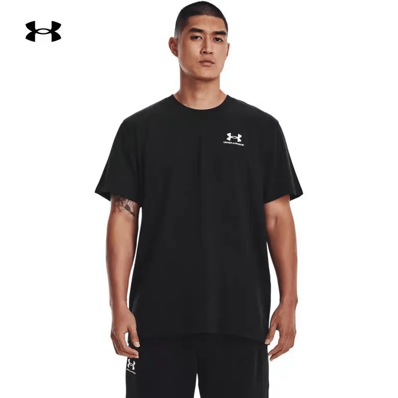 不愧是安德玛速干衣出汗不黏腻上身即降温冠军运动员都在穿