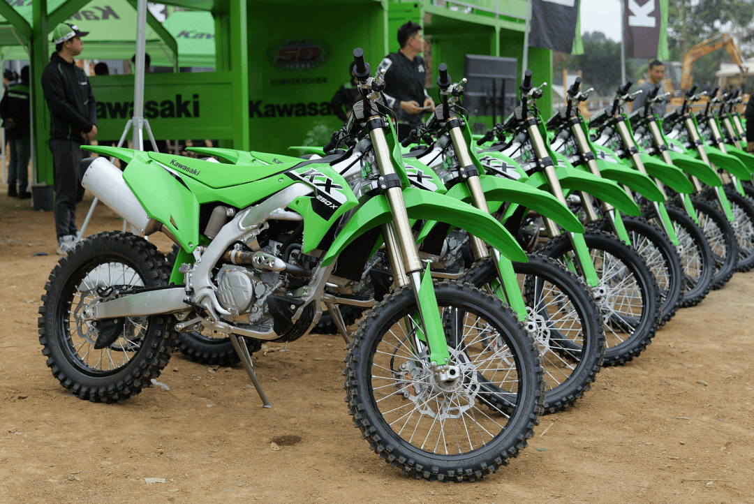 川崎kx250 & kx250x激情登场,售价77800元起_搜狐汽车_搜狐网