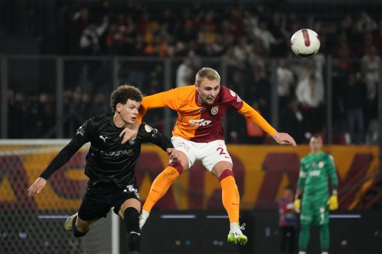 土媒那不勒斯有意加拉塔萨雷后卫尼尔森预计转会费1500万欧元