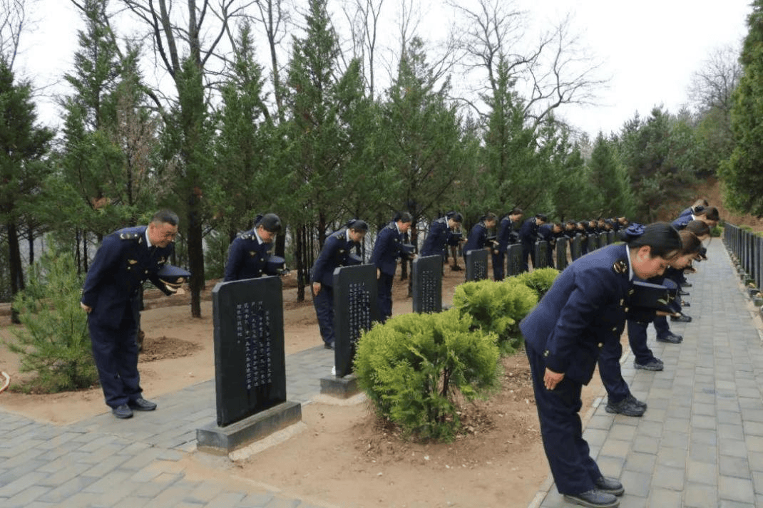 国防教育缅怀先烈事迹传承英烈精神