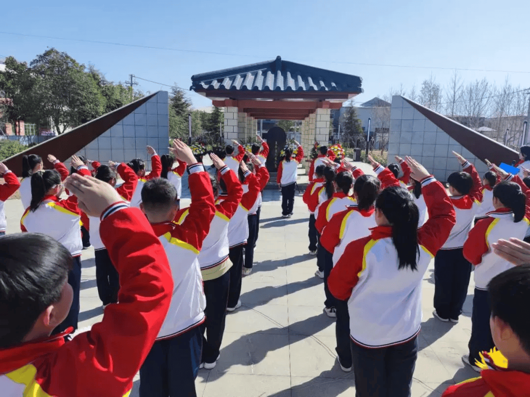 我们的节日清明西安市各中小学开展清明祭英烈主题活动