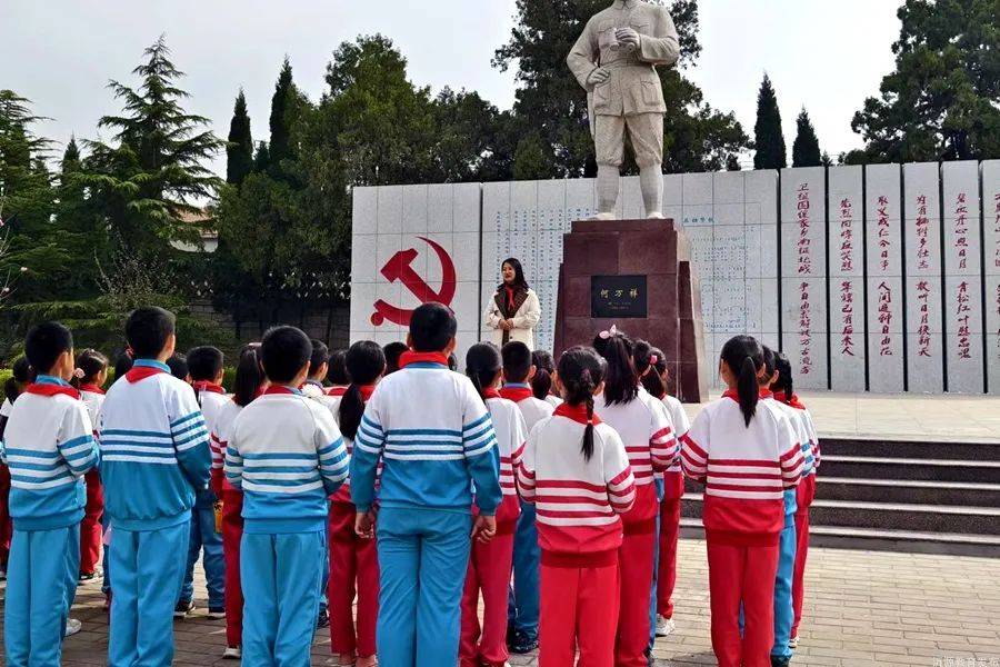 传统节日春草年年绿一岁一清明