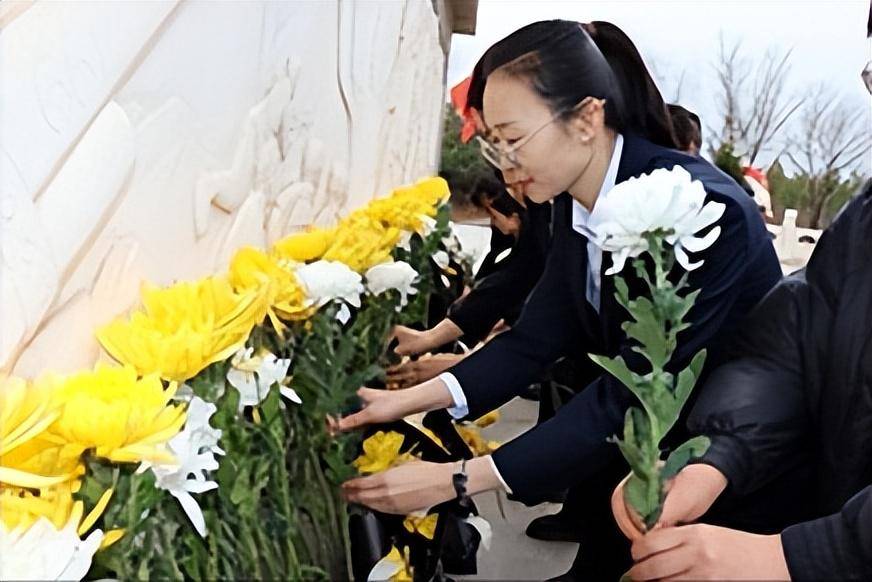 山西省朔州市朔城区第一幼儿园开展教师清明祭扫活动