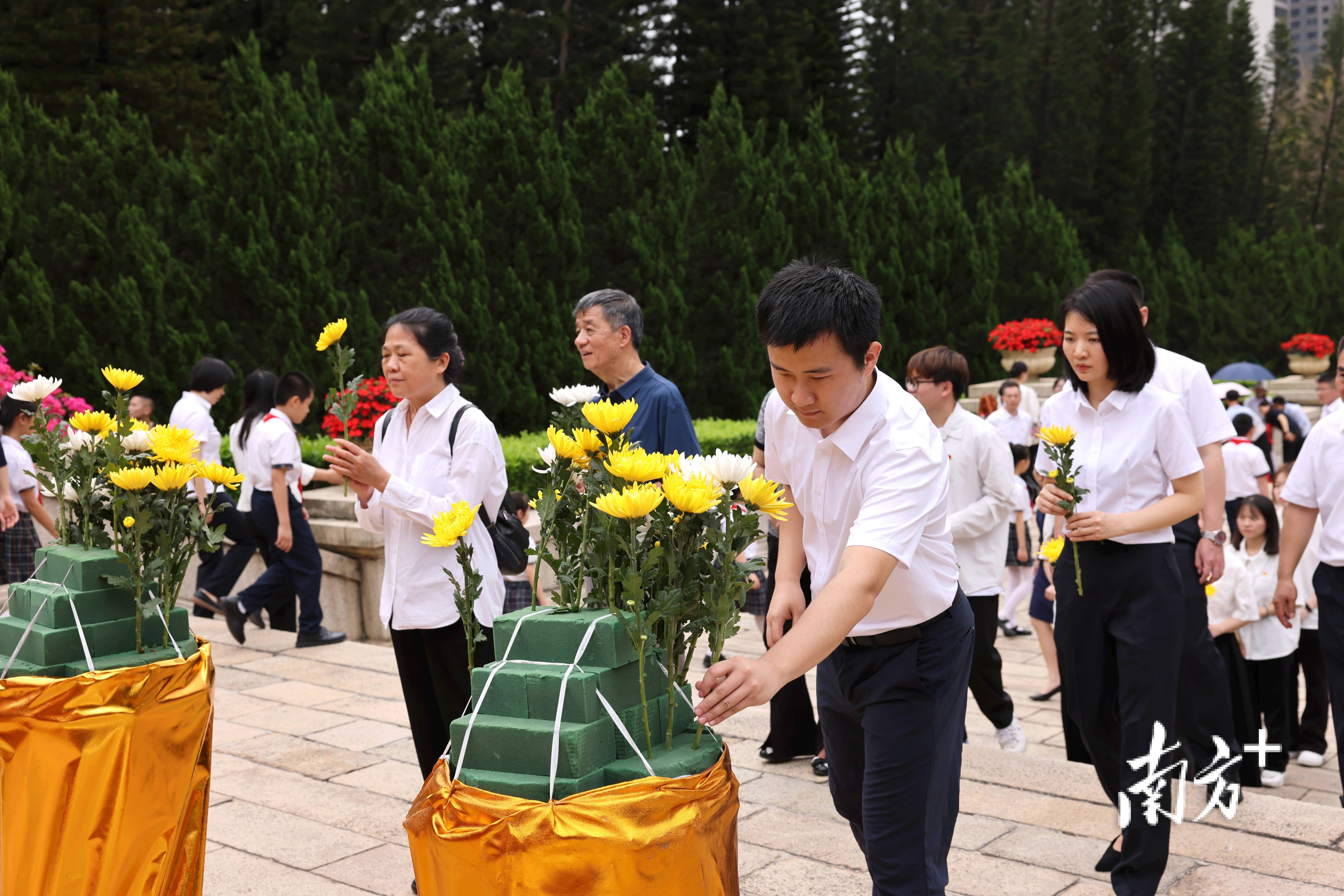 清明祭英烈,十九路军陵园举行祭扫活动_纪念碑_精神_烈士