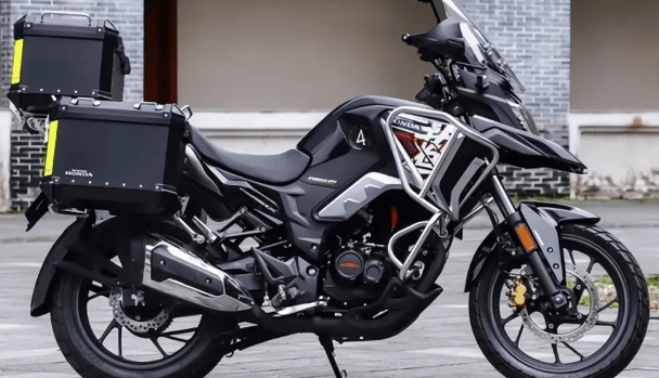 五羊本田cb190x,售价14480元,该系列的销量在21年前后达到顶峰.