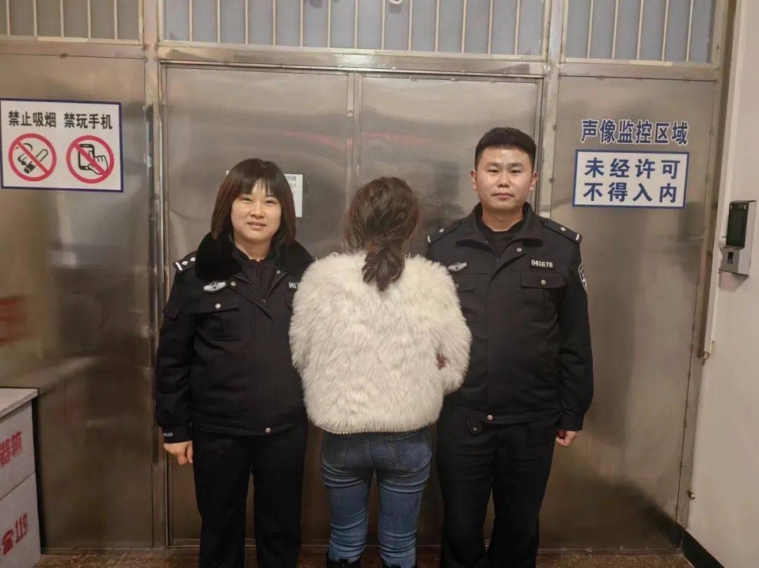 抓捕现场女嫌疑人图片