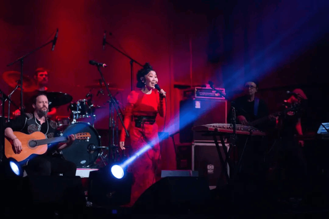 贝加尔湖畔成吉思汗的儿女在歌唱