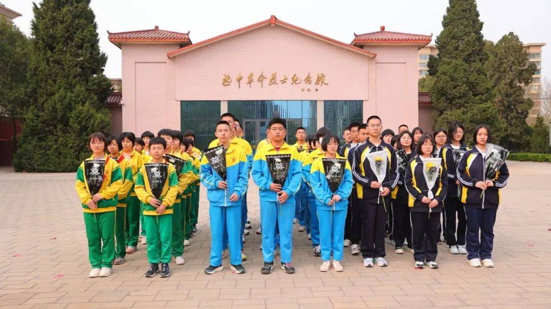 沧州这所中学组织学生到烈士陵园开展清明祭扫活动_红色_冀中_精神