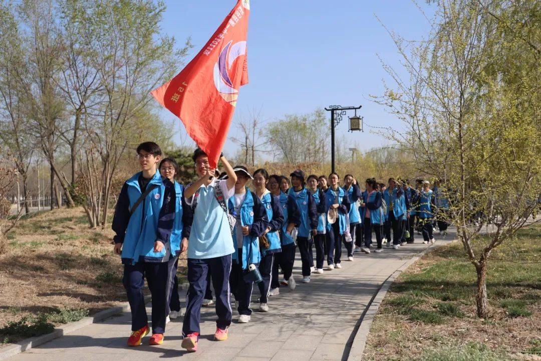 沐浴朝阳拥抱青春阳谷一中高二年级举行春游活动