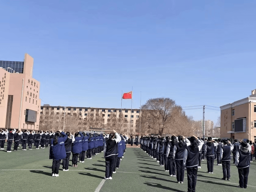 鲅鱼圈区礼德小学开展"缅怀革命先烈 继承光荣传统"主题手抄报绘制