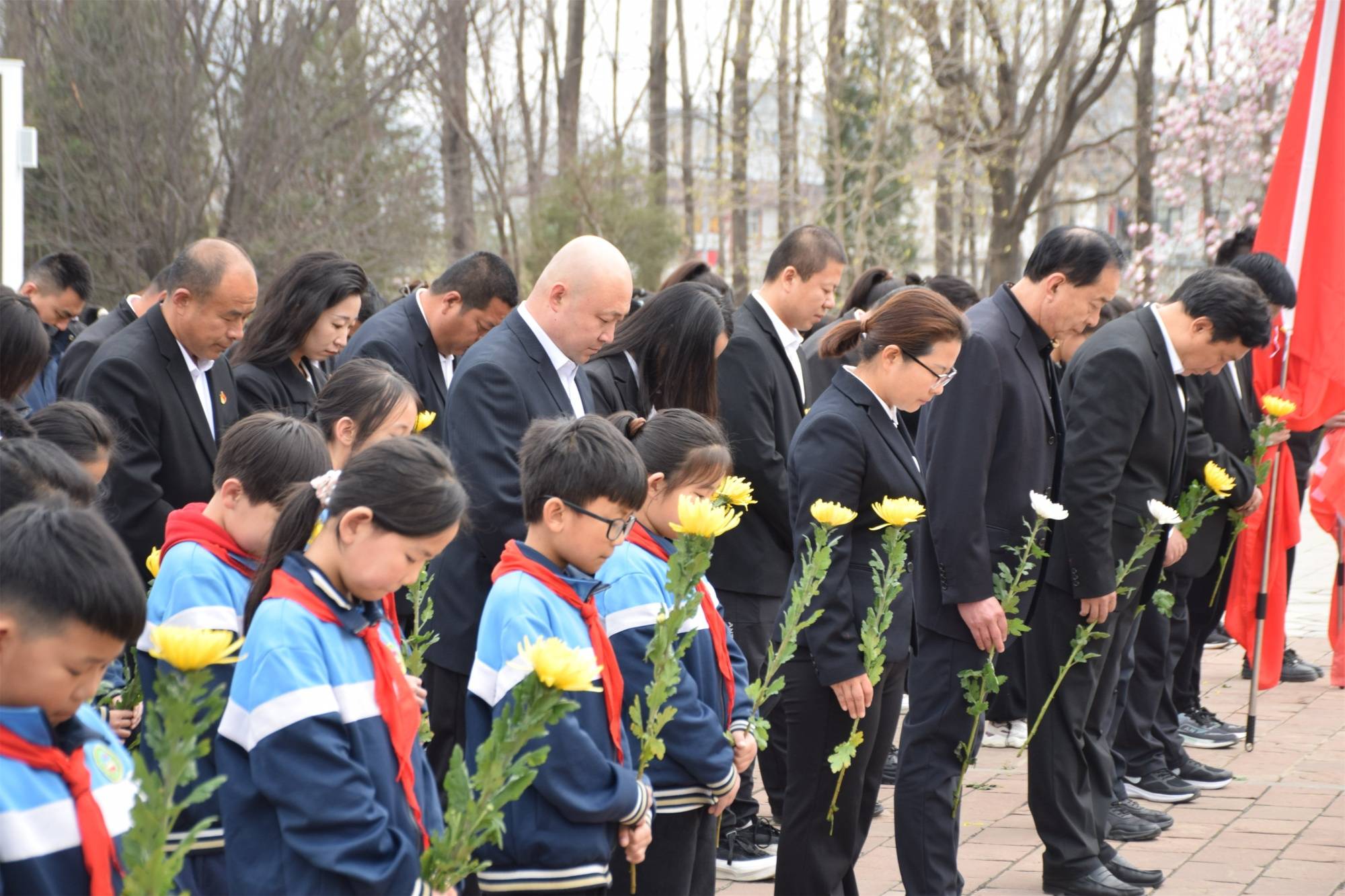 河北阜平组织开展清明祭英烈活动
