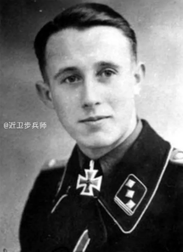 军的方法,此时他的副官党卫队二级突击队中队长(中尉)埃尔温·巴赫曼