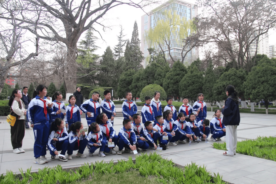 妈妈你看这里是兰州大学