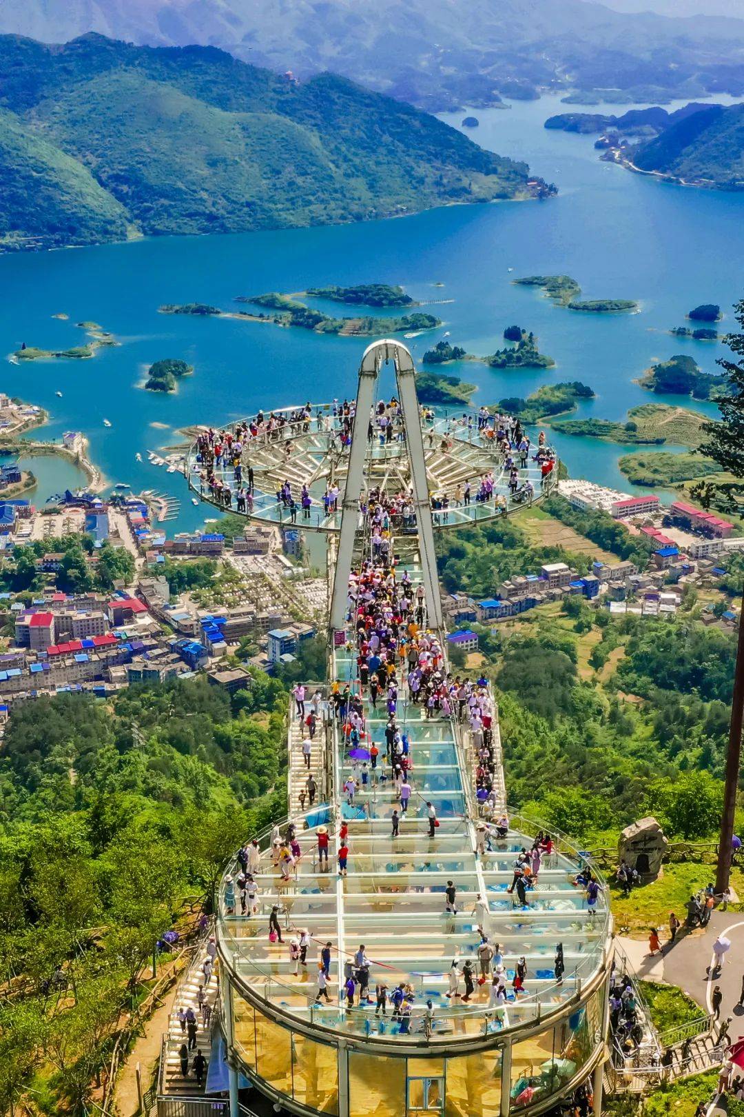 天空之城景区天空之城景区位于黄石市阳新县王英镇,坐落在仙岛湖北麓
