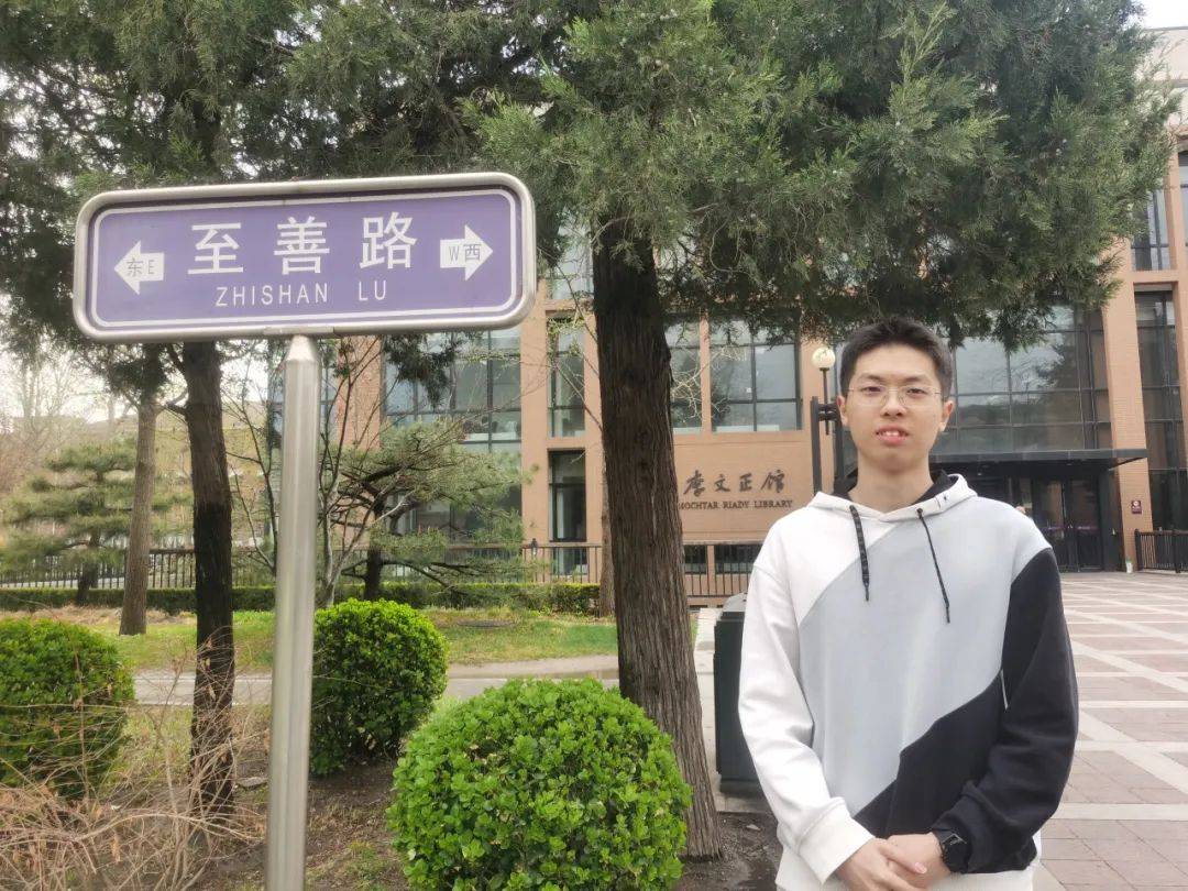 二是与合作者或老师交流,徐崧淳认为这在许多竞赛或srtp中非常重要,对