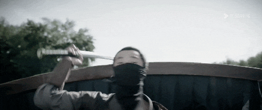 出场两集演技把女主吊着打脸上有刀疤的她真是又美又灵