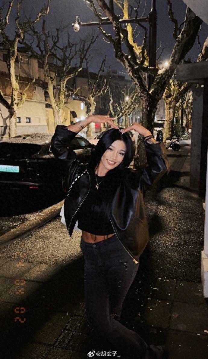 又来撒狗粮啦李添荣女友分享二人的合照