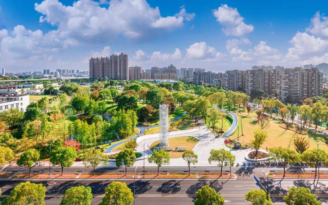 廊桥,最全健身娱乐场地……近日,惠山新城中央公园凭借超出片的美景