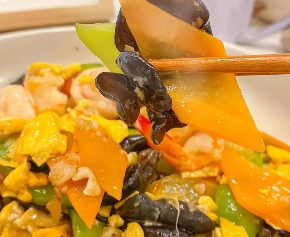 家常虾仁炒木耳，鲜美可口，简单易学，新手也能轻松上手的快手菜？