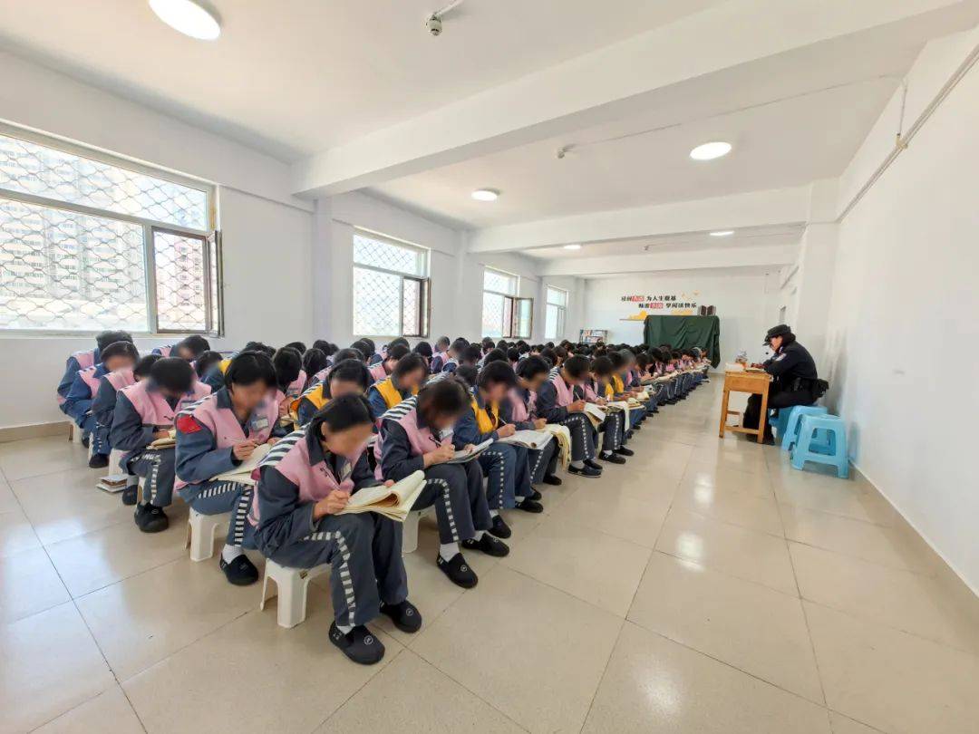 在清明节等特殊节点开展爱国主义教育,对践行监狱改造宗旨,提升教育