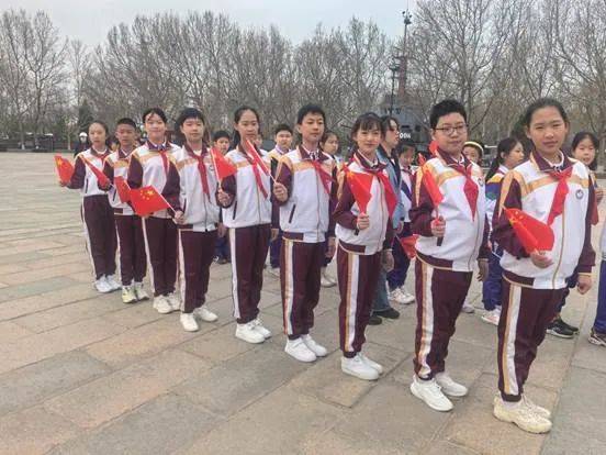 心香续文脉童心颂忠魂万全小学受邀参加我们的节日清明主题诗会