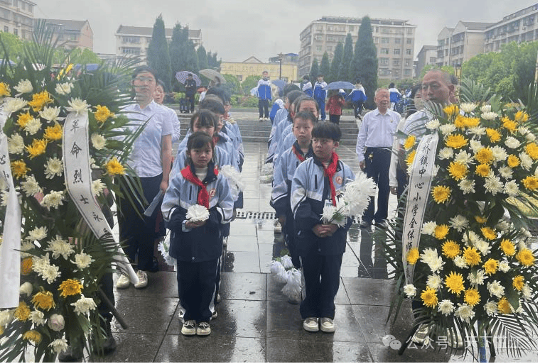 岩桥镇小学开展清明祭扫活动