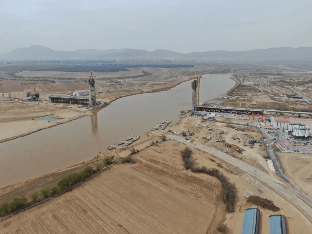 包银高铁全线预计._乌海_黄河_人员