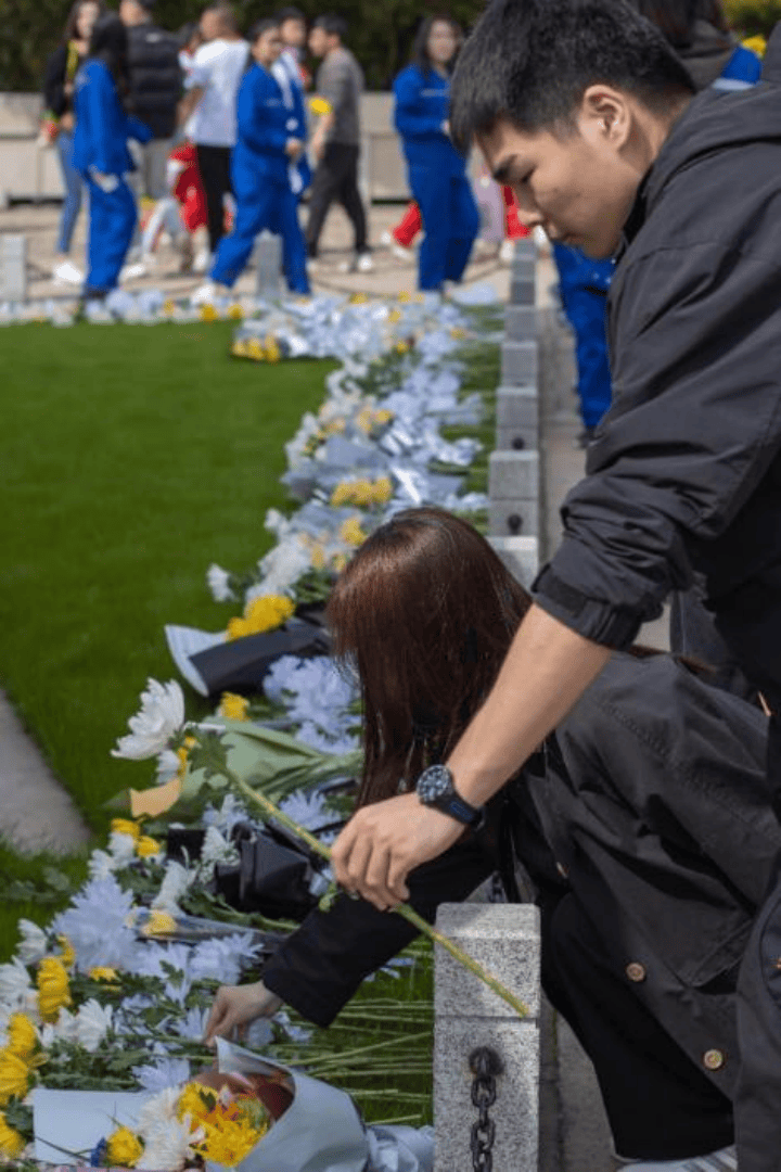 清明祭我校各级团学组织深入开展铭记历史缅怀先烈主题教育活动