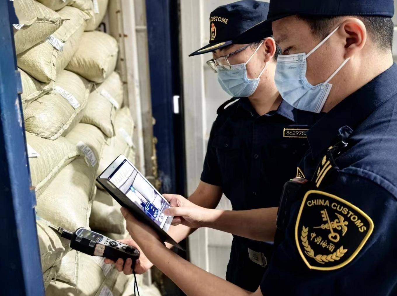 一季度中老铁路进出口货物达138万吨_水果_海关_通关