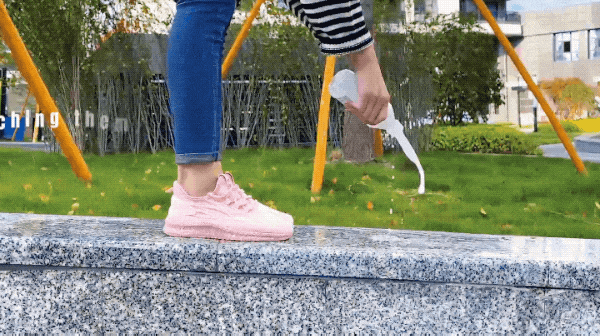 就像给鞋子穿了一层"防护服"一样,即可避免被饮料污水等液体打湿弄脏