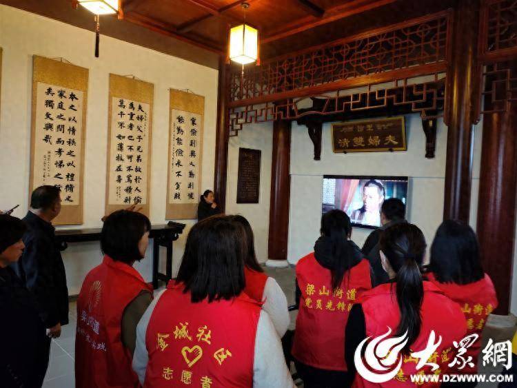 梁山县梁山街道金城社区开展清明寄相思家风永流传活动