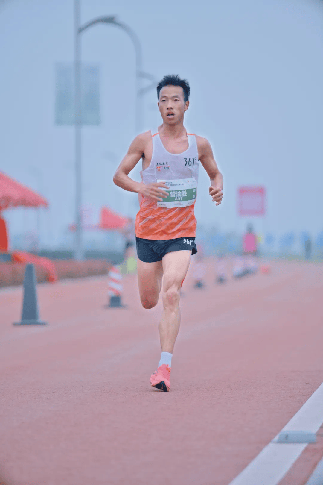 2天5赛,正保运动员管油胜,范士庆双双打破赛会纪录!_马拉松_大道_吐鲁