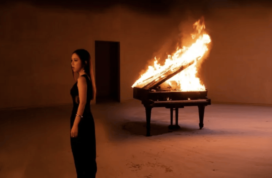邓紫棋火烧钢琴引热议真相原来是