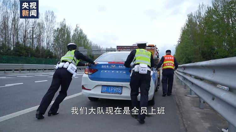 新闻周刊丨免费开放车位增设充电桩让小长假驾车出行更顺畅