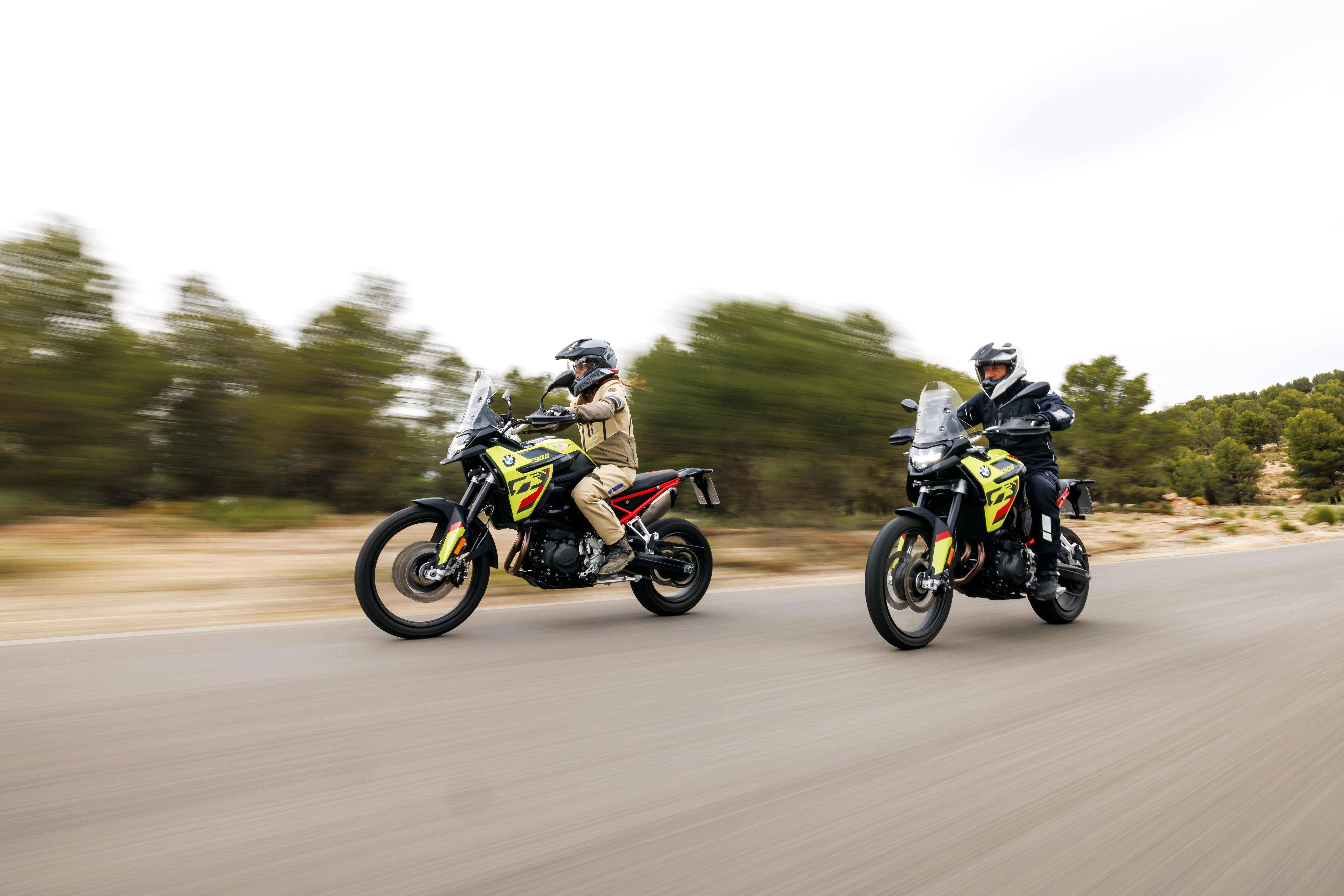 户外特写:宝马摩托 2024 新探险车 f 900 gs(3)公路篇_搜狐汽车_搜狐