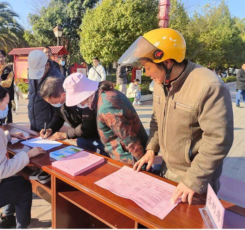 牟定县春风送岗送政策百日攻坚促就业