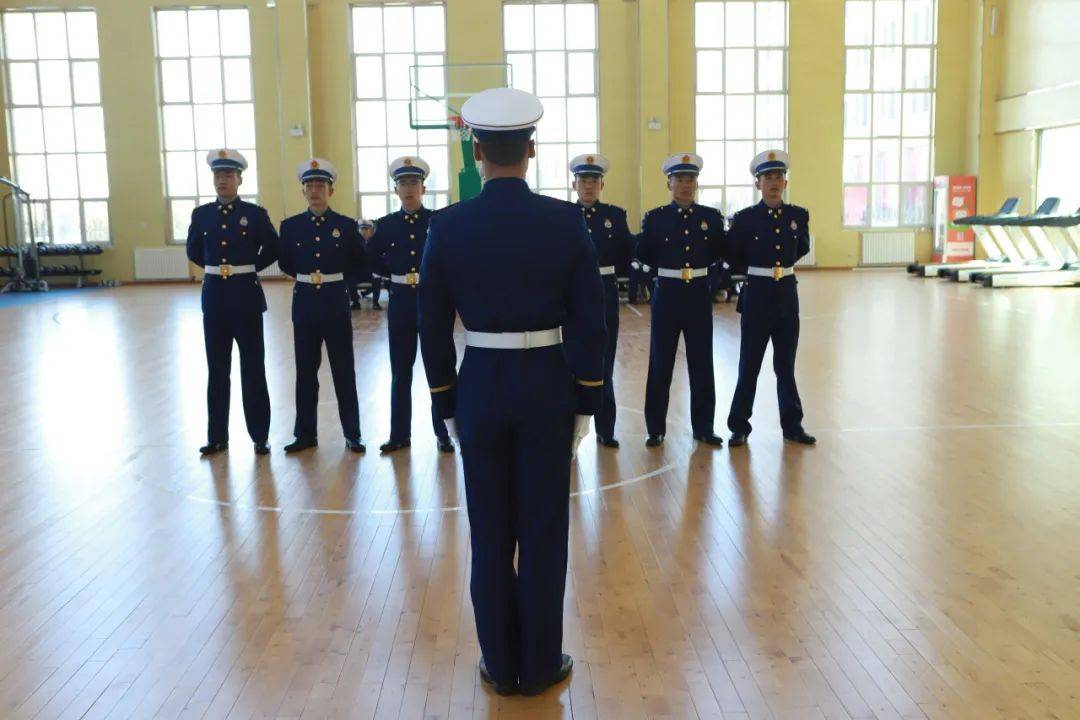 队列会操比武主要包含整理队伍,请示报告,跨立立正稍息,停止间转法,"