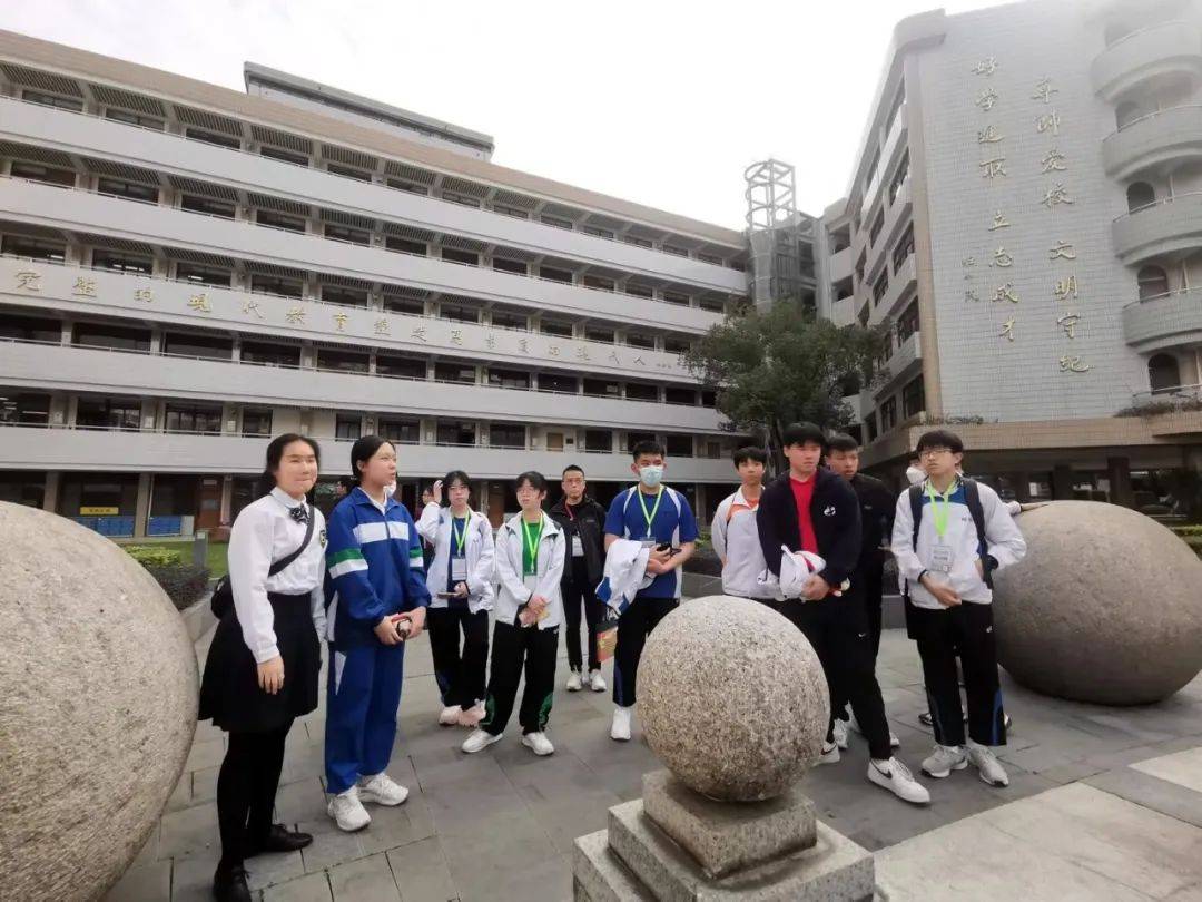 千川汇海阔风正好扬帆2024香港培侨中学师生到我校参观交流