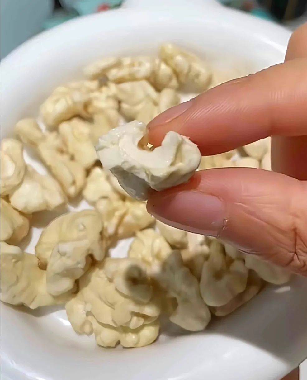 去皮鲜核桃仁开团价399元10袋原产自新疆青皮嫩核桃个大饱满凉拌热炒