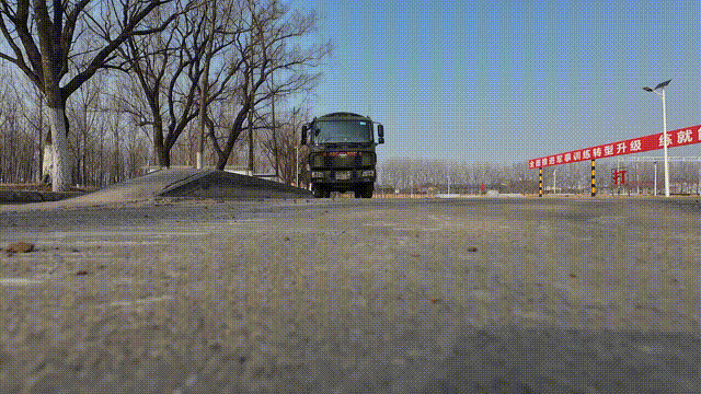 多图震撼来袭,看海军汽车兵的"飞驰人生"_车辆_驾驶员_军车