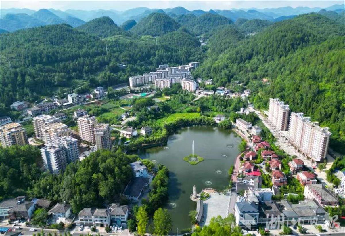 利川团堡小溪河畔大民生