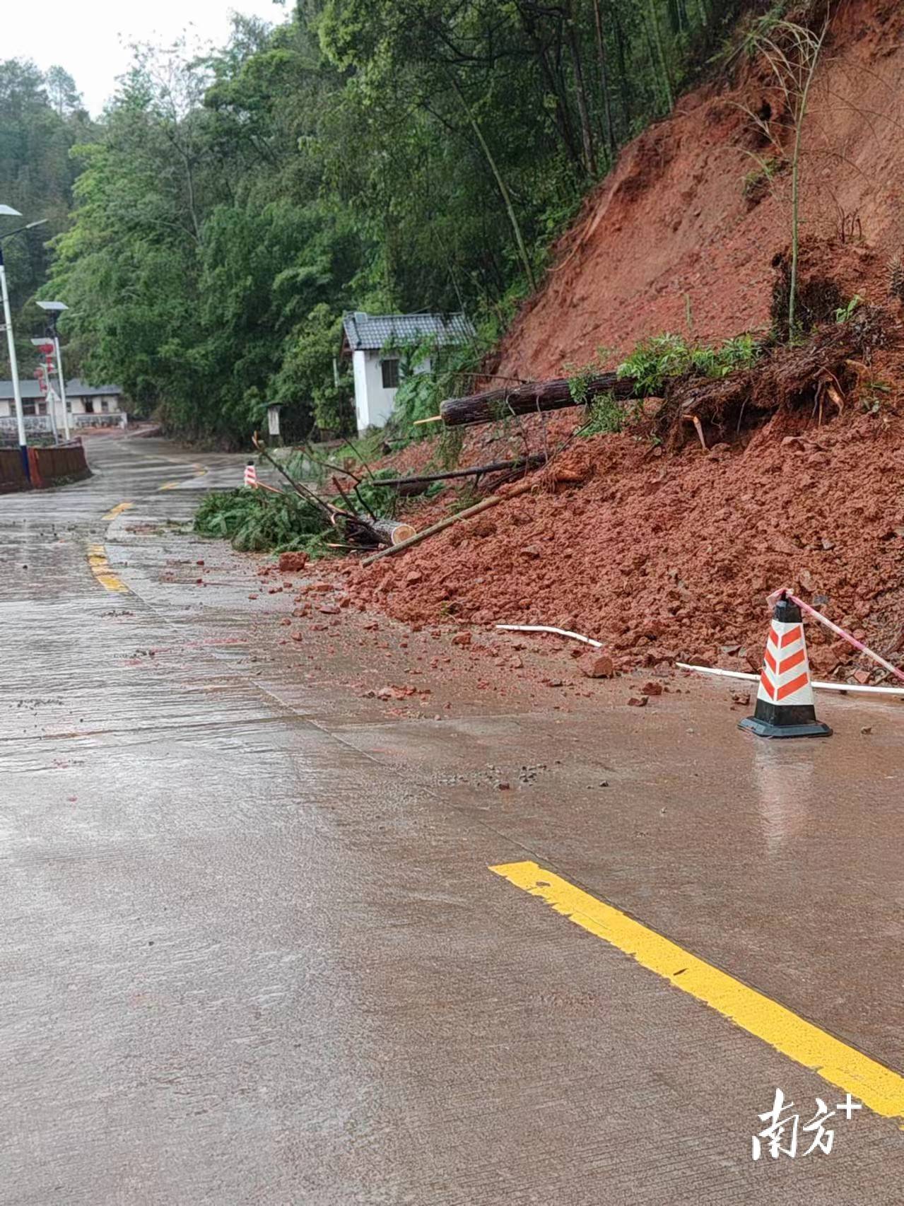 蕉岭这些地方出现塌方市民出行要注意