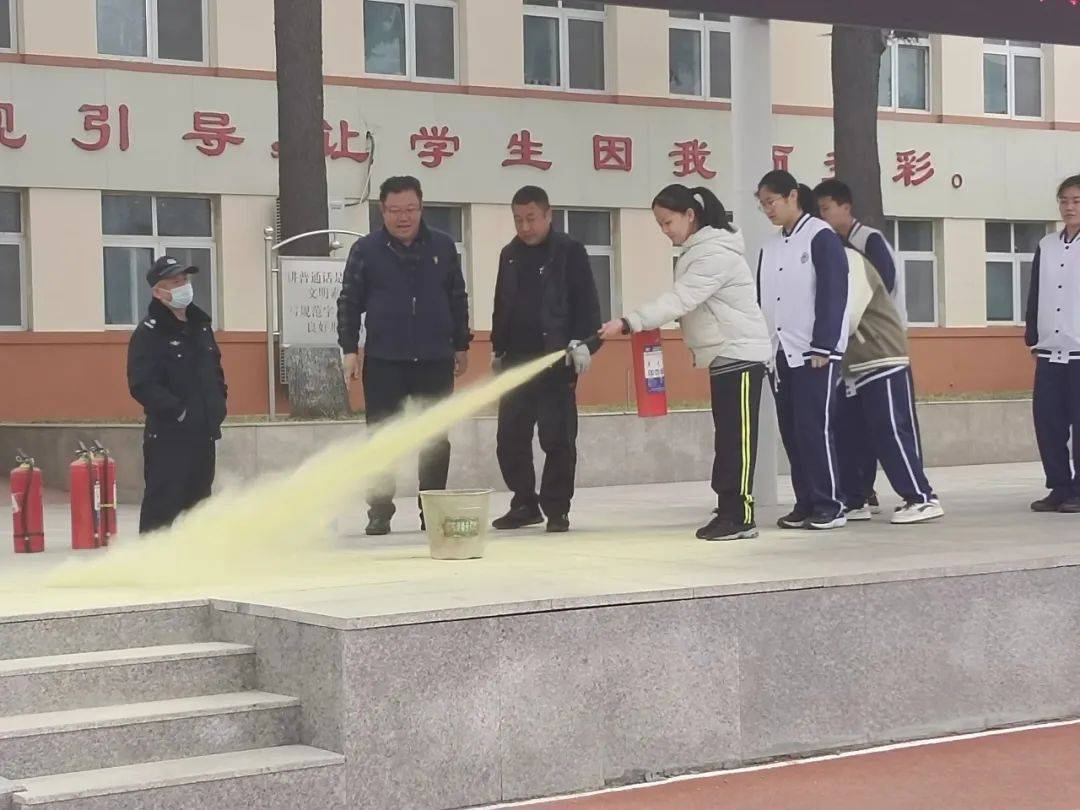 青岛二十七中女足代表李沧区参赛