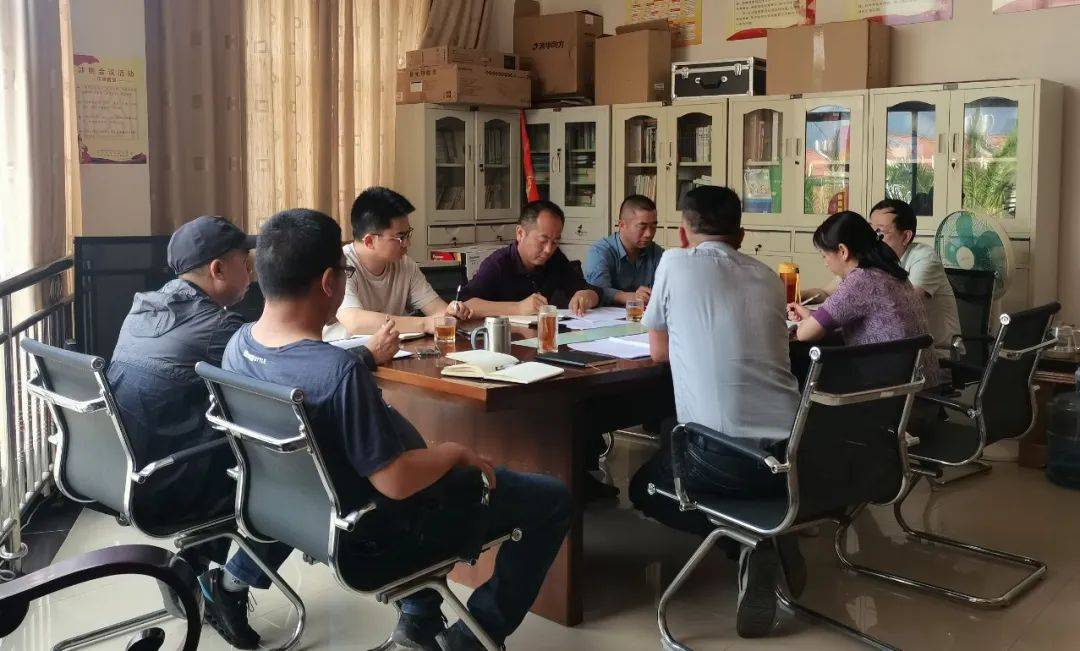 4月2日至3日,普洱市科协党组书记赵维海一行3人到景谷调研.