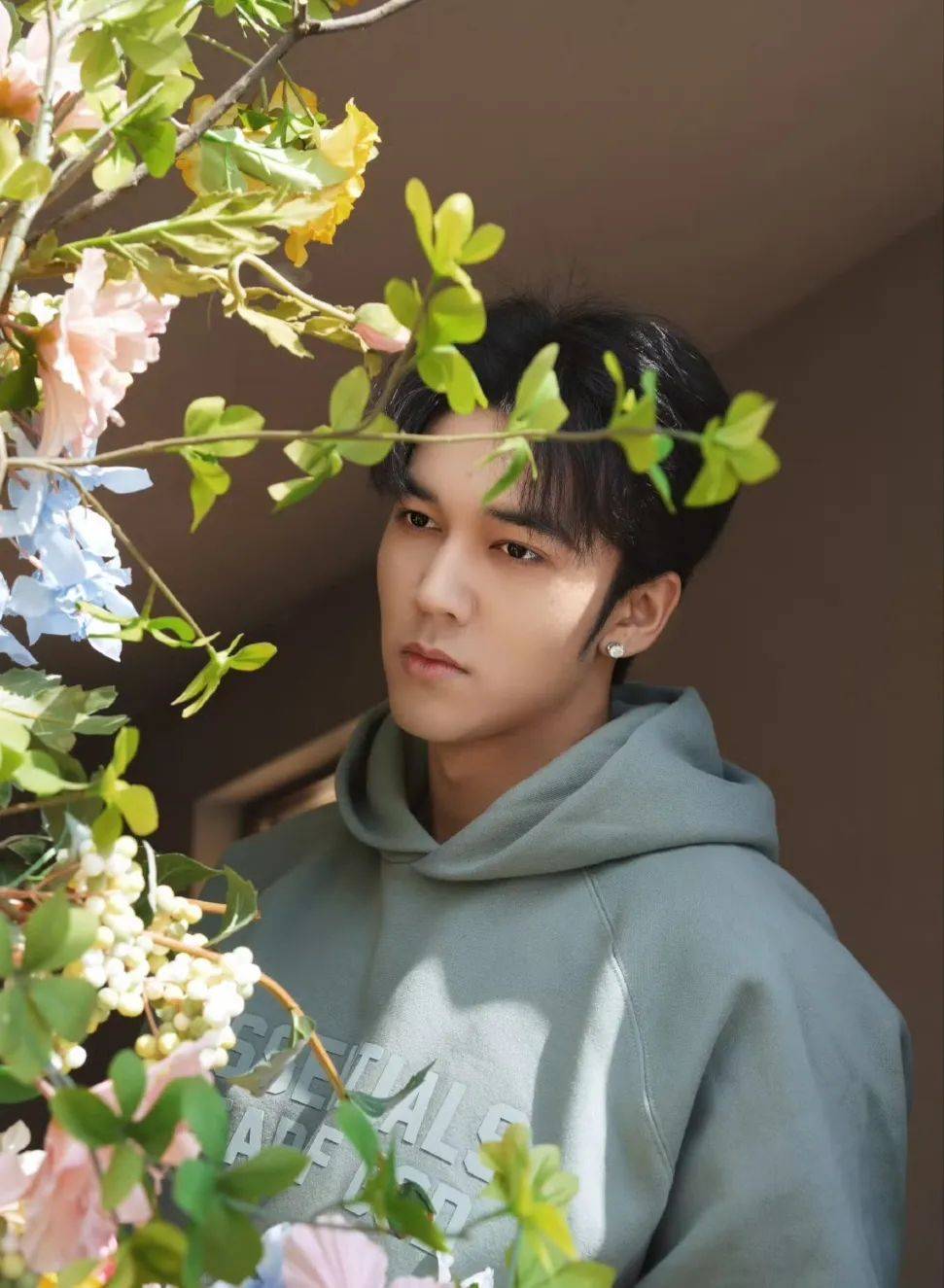 李雪琴被渣男pua陈牧驰下海被骗关晓彤鹿晗精日仝卓新任法制咖陈飞宇